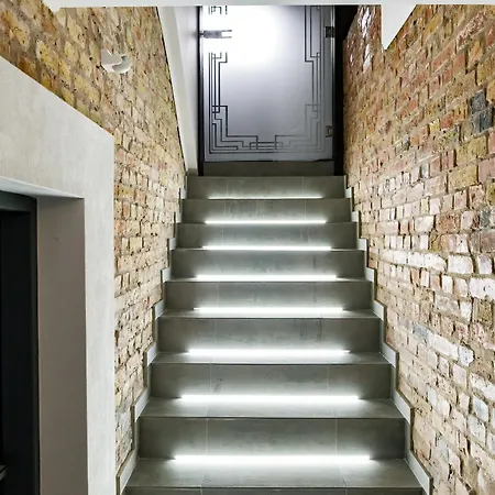 Level -1 Loft Center By Renters דירה *