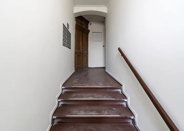 Level -1 Loft Center By Renters Apartman